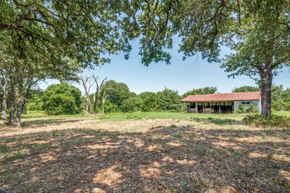 229 Quail Run Road Valley View, TX 76272