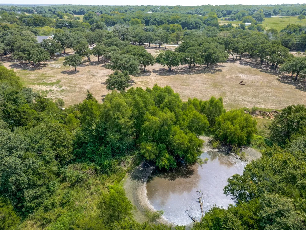 229 Quail Run Road Valley View, TX 76272