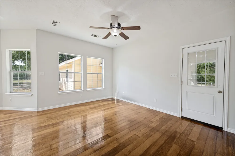 229 Quail Run Road Valley View, TX 76272