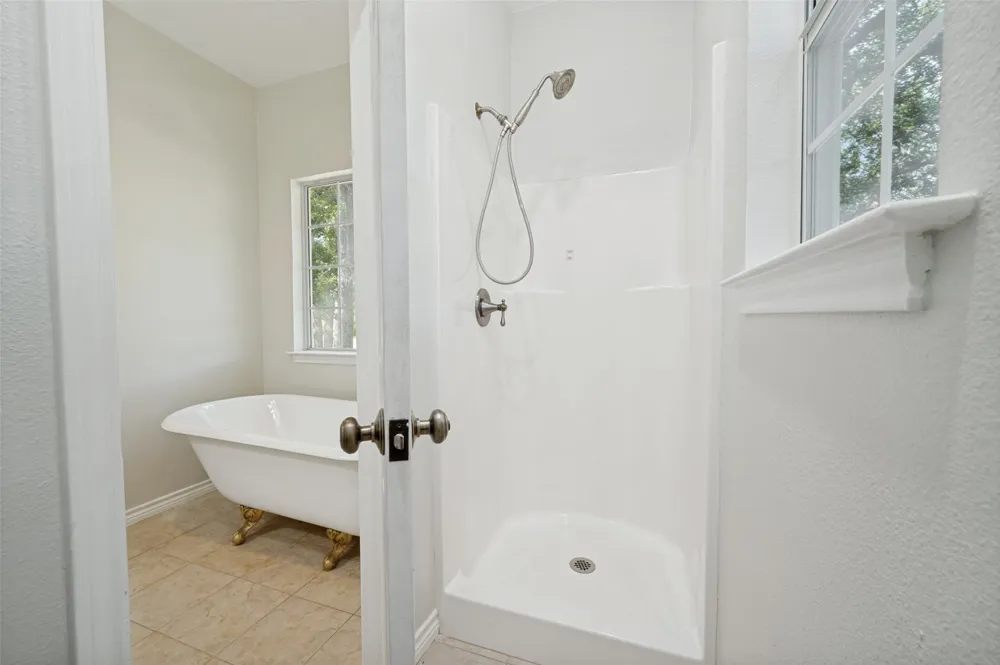 229 Quail Run Road Valley View, TX 76272