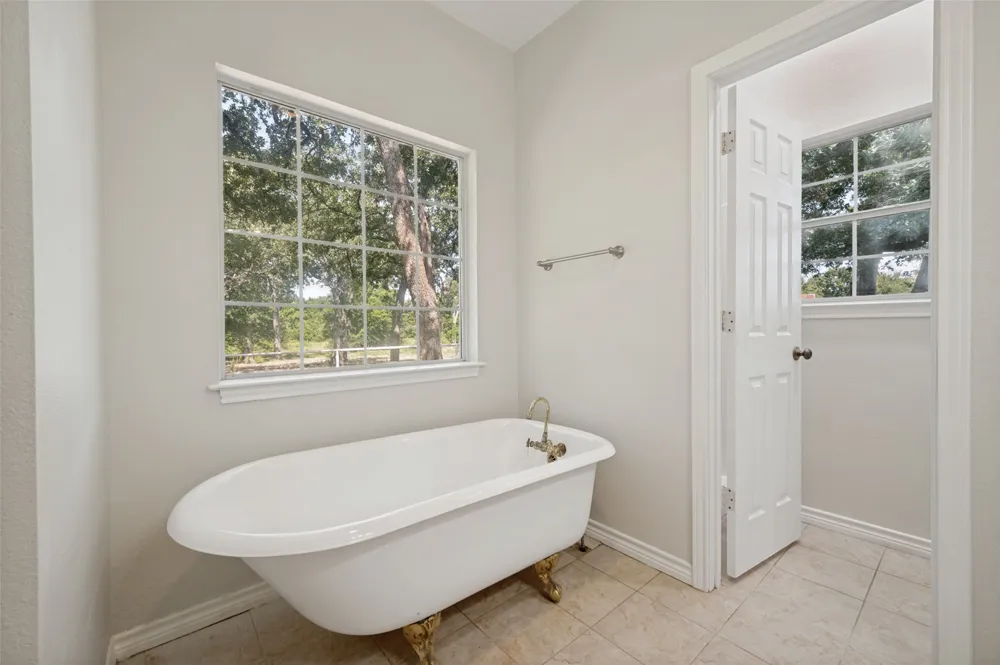 229 Quail Run Road Valley View, TX 76272