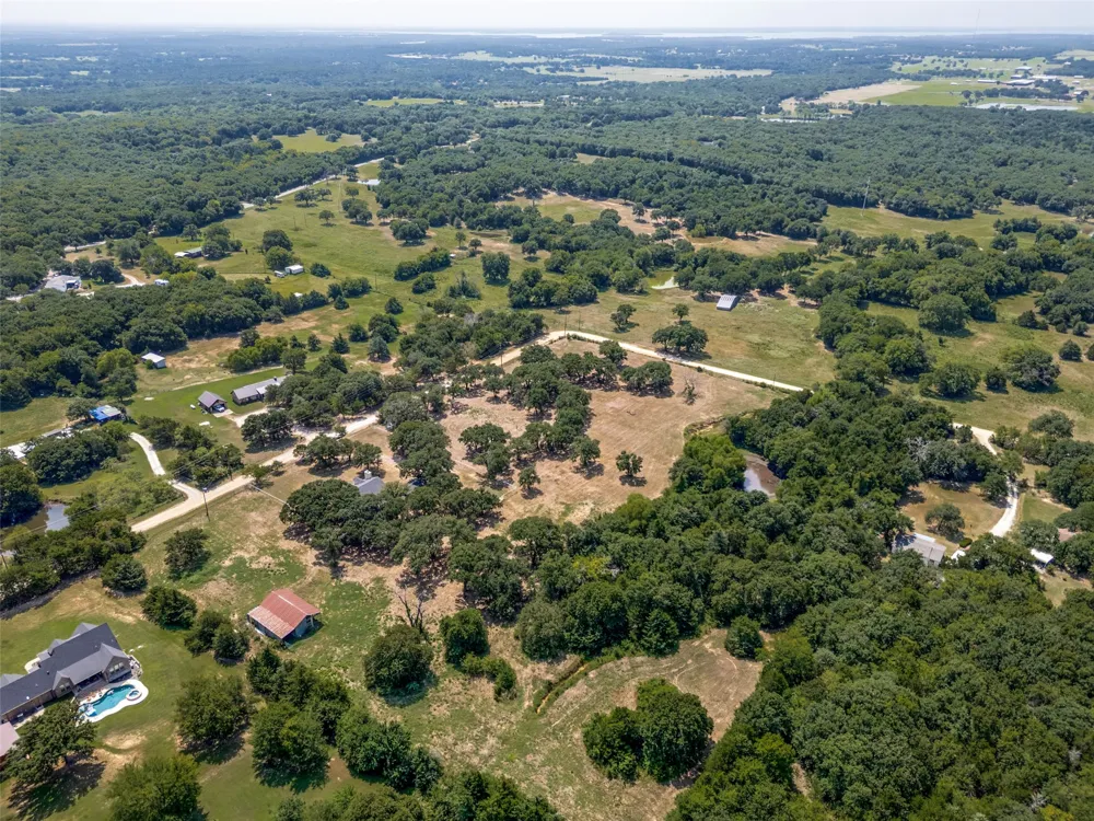 229 Quail Run Road Valley View, TX 76272