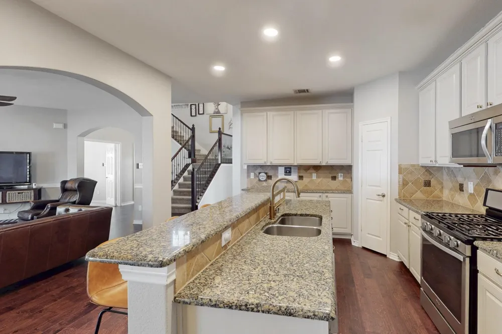 1225 Long Leaf Drive Savannah, TX 76227