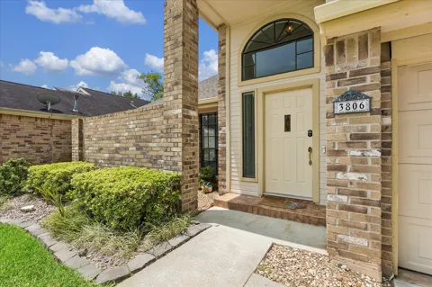 3806 Crystal Falls Drive