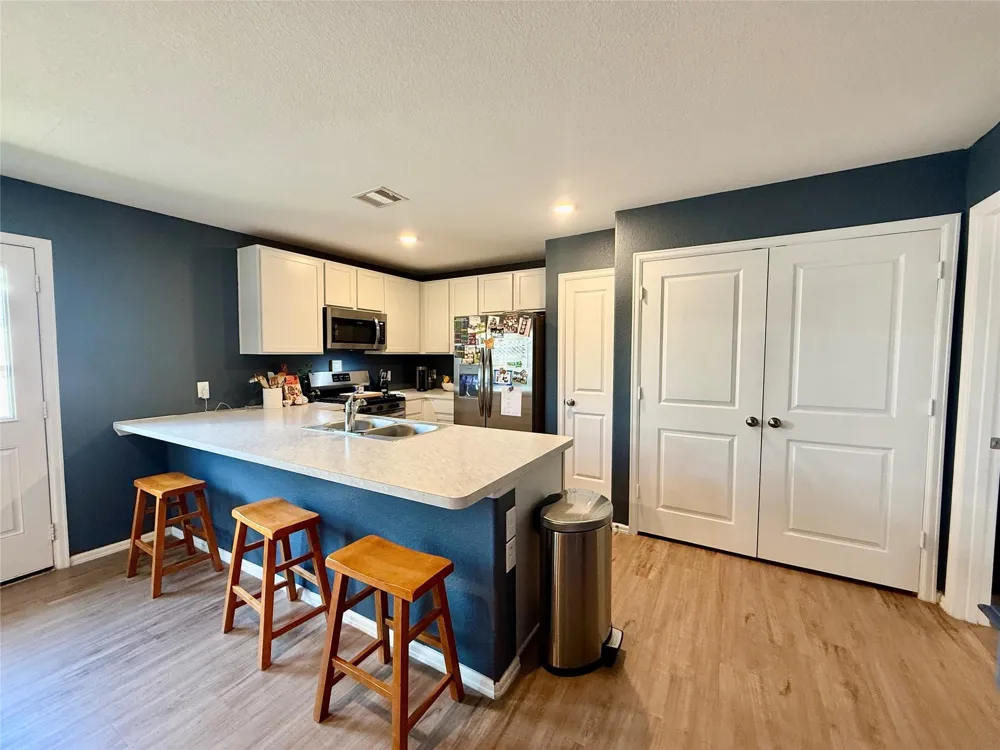 216 Bennett Loop Angleton, TX 77515