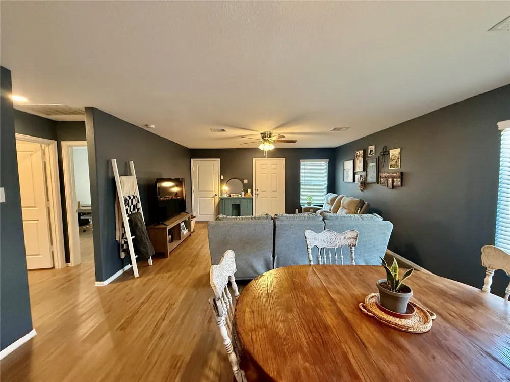 216 Bennett Loop Angleton, TX 77515