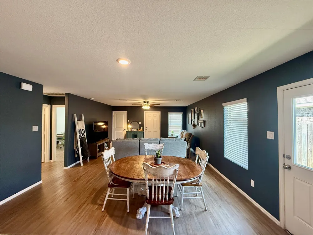 216 Bennett Loop Angleton, TX 77515