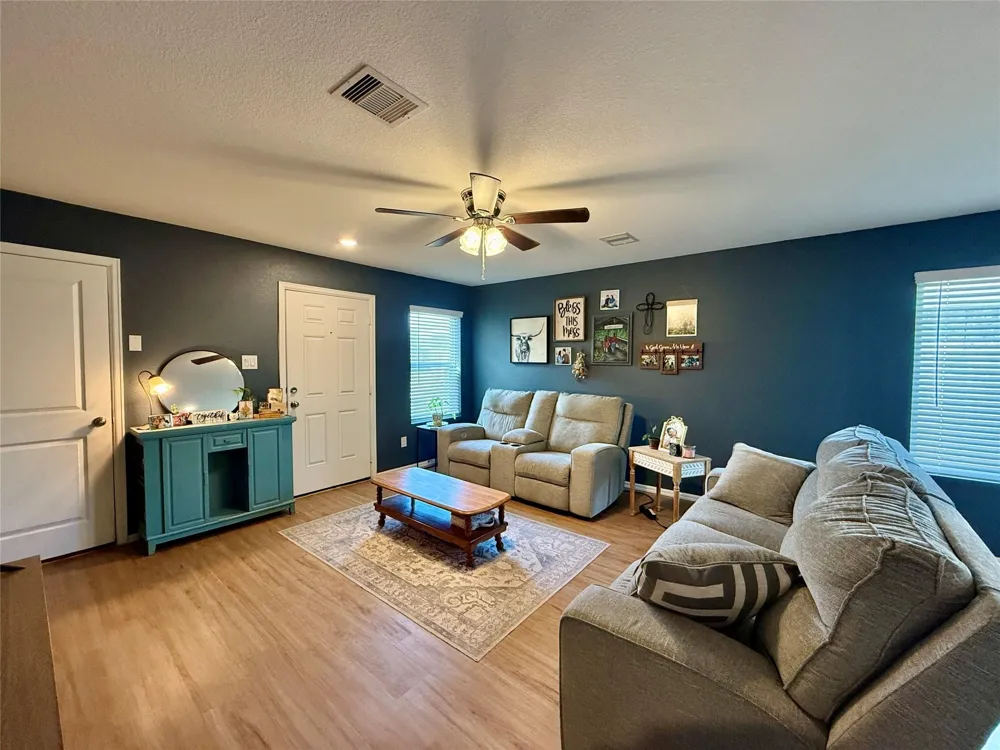 216 Bennett Loop Angleton, TX 77515