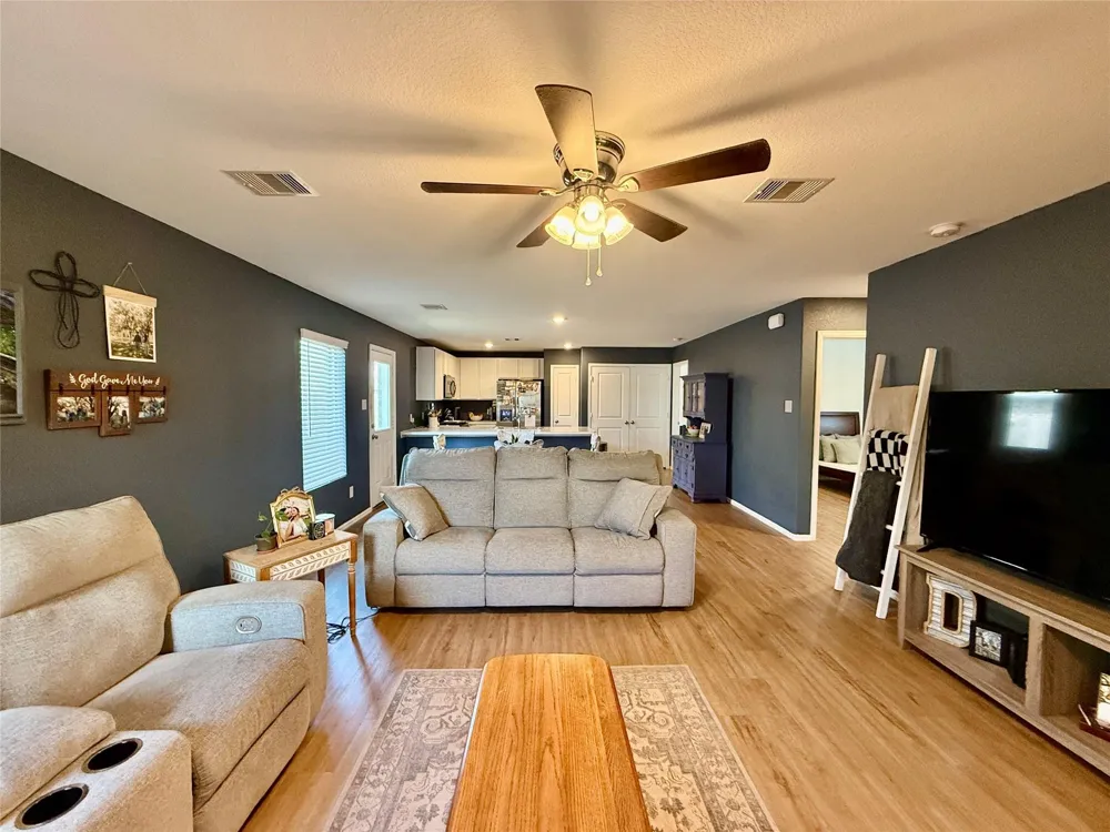 216 Bennett Loop Angleton, TX 77515
