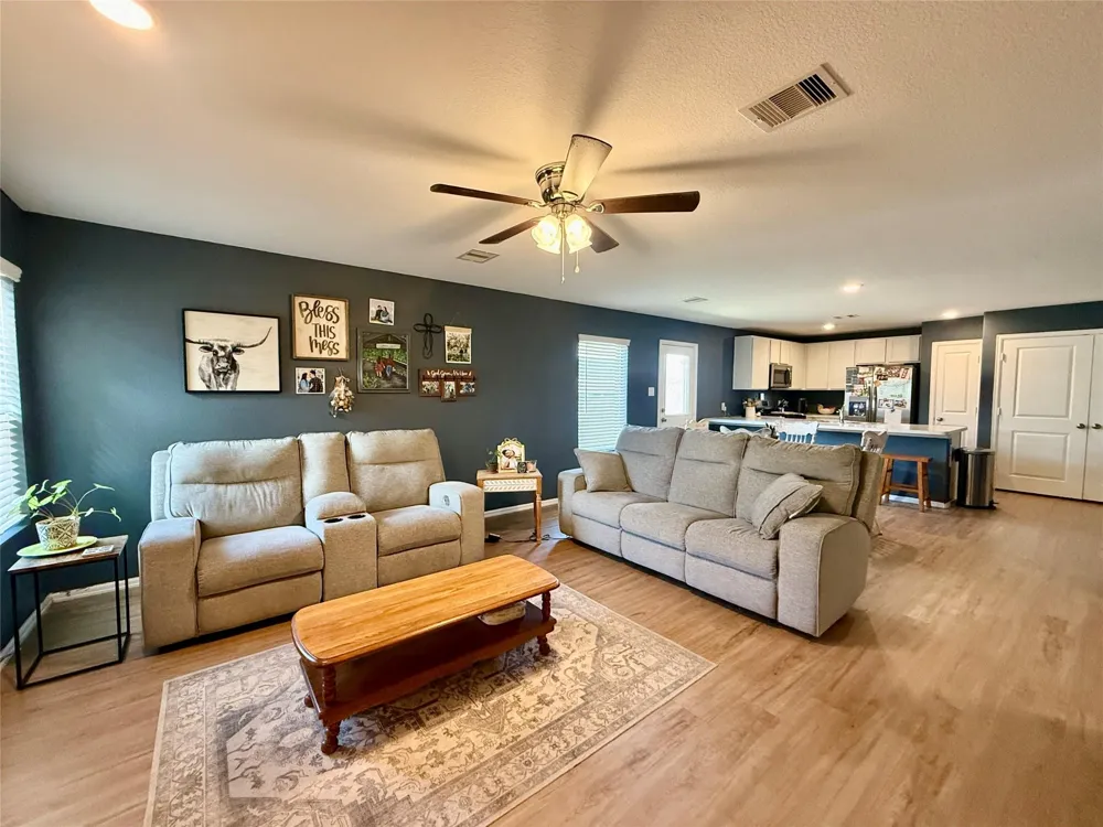 216 Bennett Loop Angleton, TX 77515