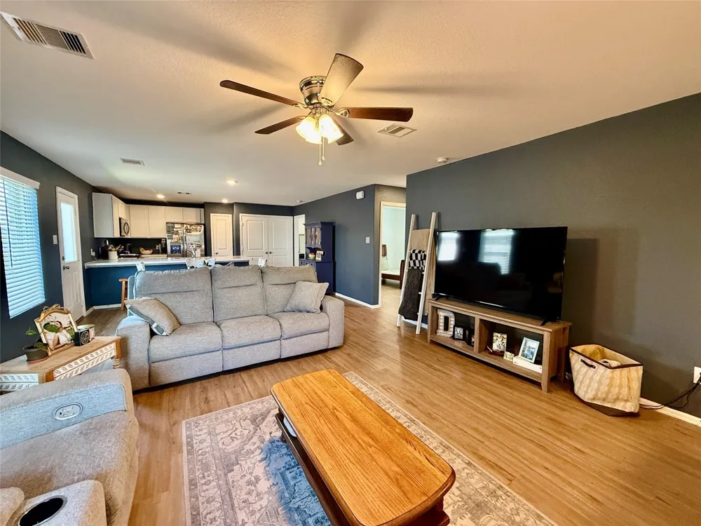 216 Bennett Loop Angleton, TX 77515