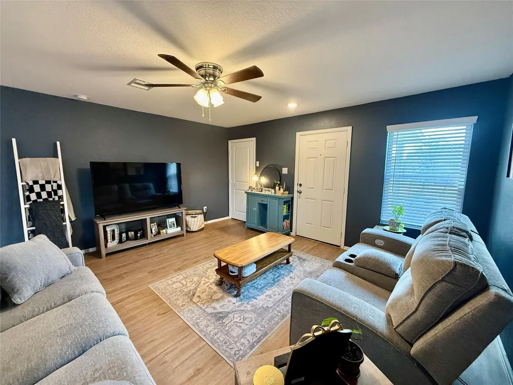 216 Bennett Loop Angleton, TX 77515
