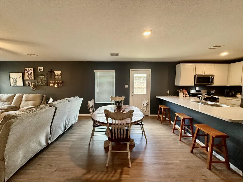 216 Bennett Loop Angleton, TX 77515