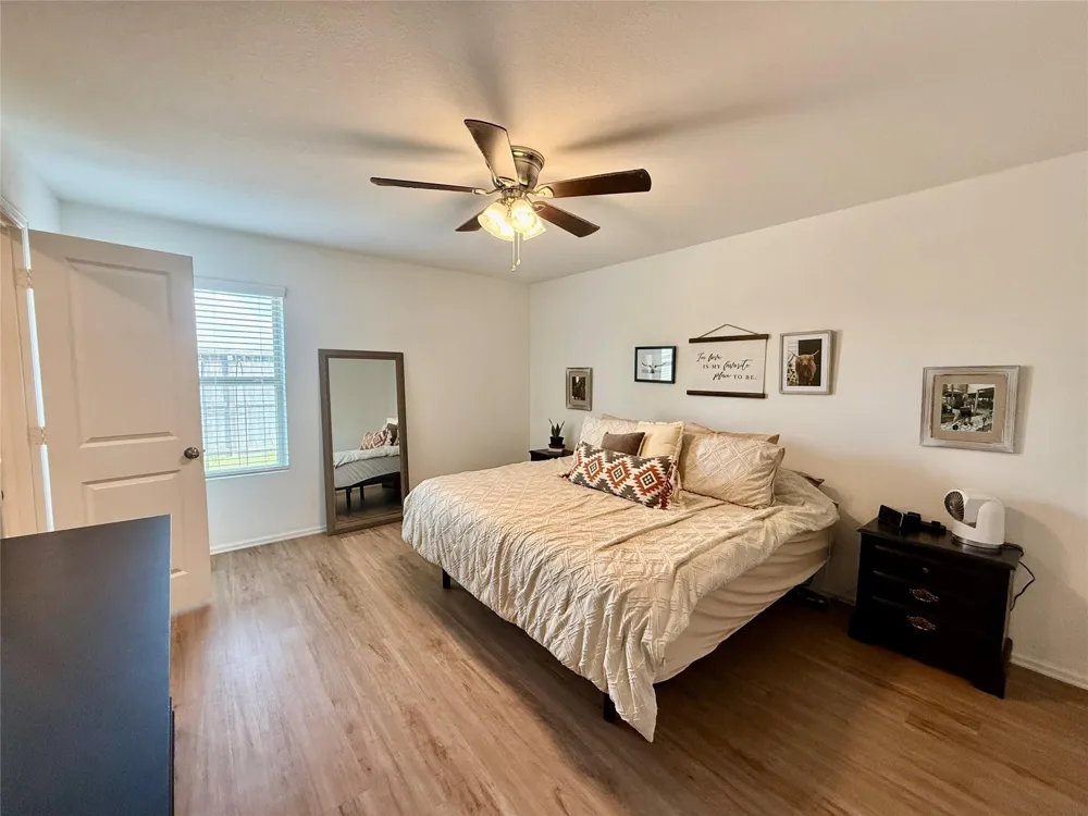 216 Bennett Loop Angleton, TX 77515