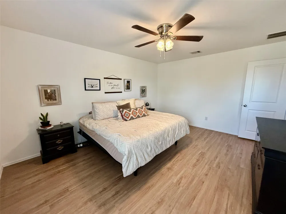 216 Bennett Loop Angleton, TX 77515