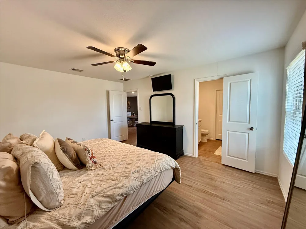216 Bennett Loop Angleton, TX 77515