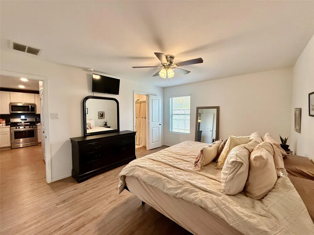 216 Bennett Loop Angleton, TX 77515