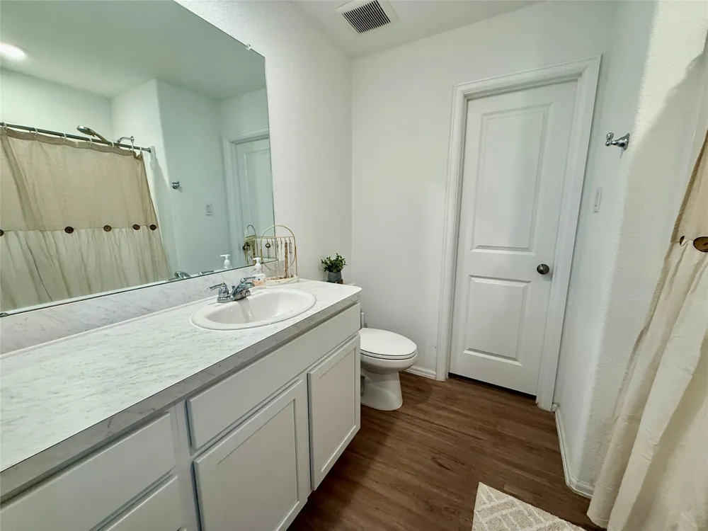 216 Bennett Loop Angleton, TX 77515