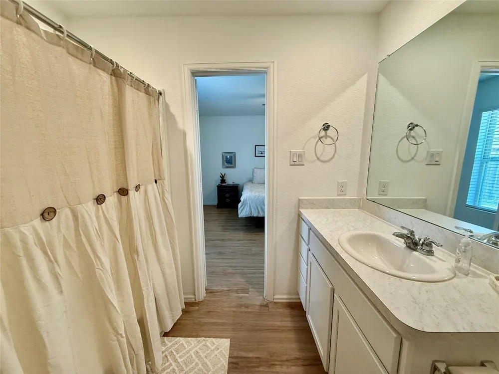 216 Bennett Loop Angleton, TX 77515