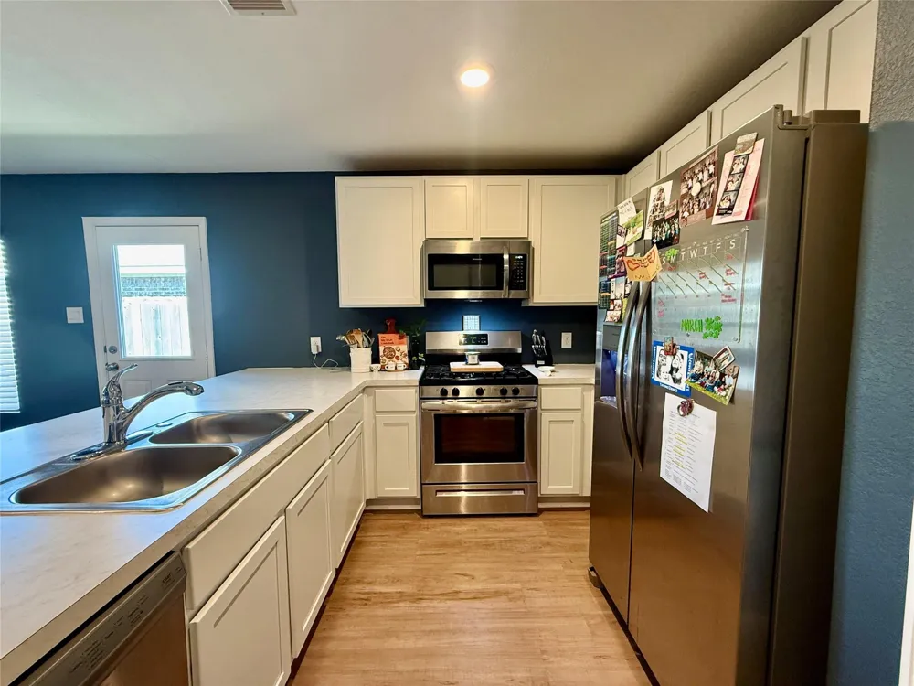 216 Bennett Loop Angleton, TX 77515