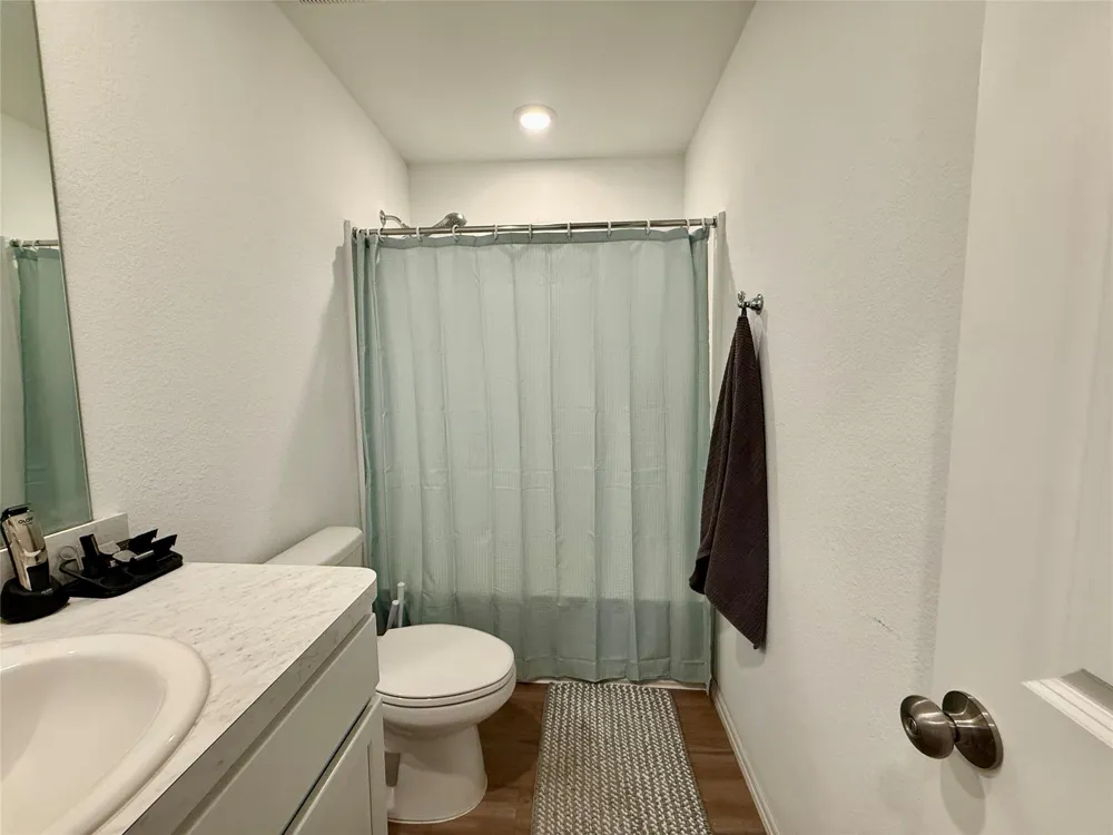 216 Bennett Loop Angleton, TX 77515