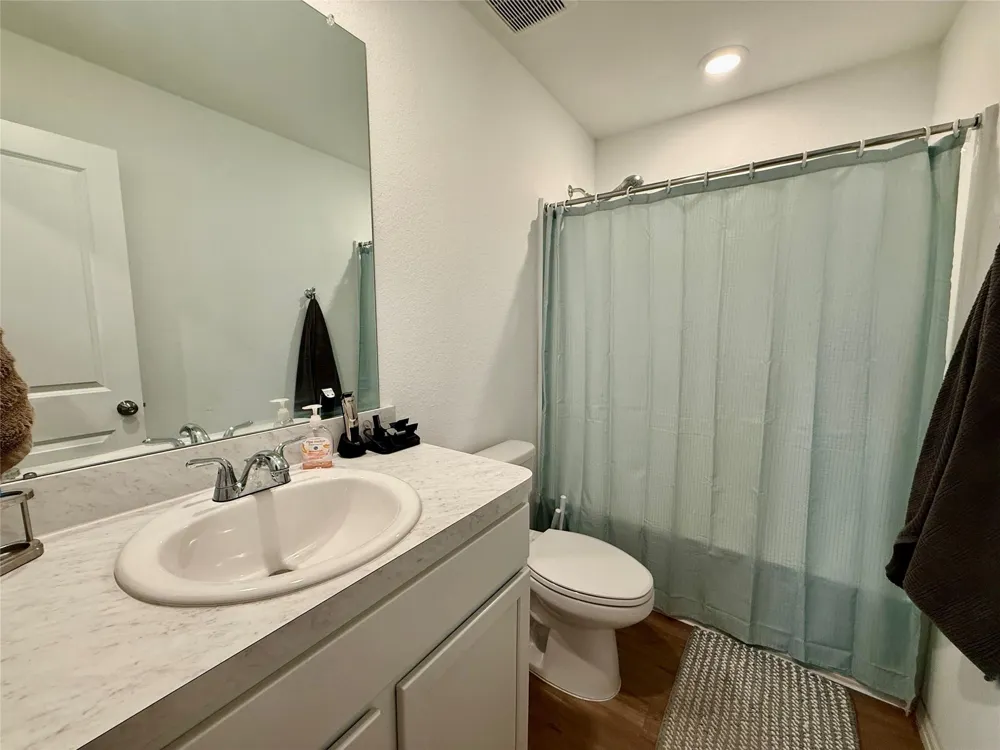 216 Bennett Loop Angleton, TX 77515