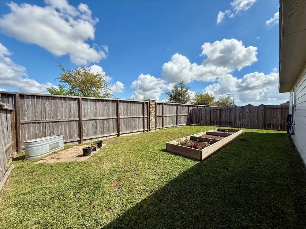216 Bennett Loop Angleton, TX 77515