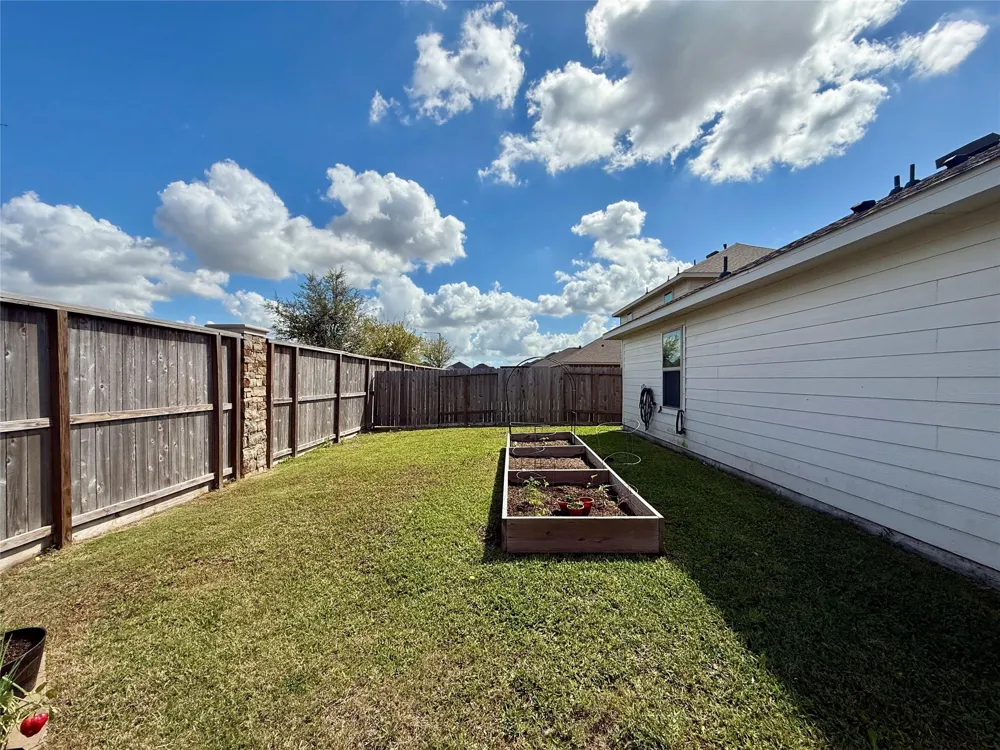 216 Bennett Loop Angleton, TX 77515