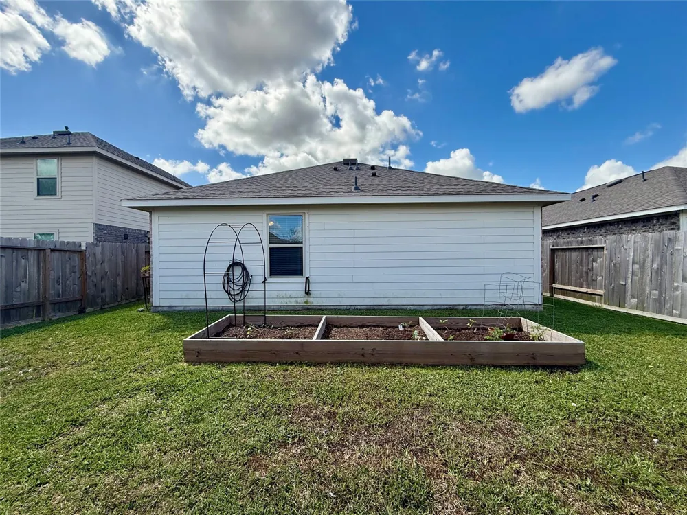 216 Bennett Loop Angleton, TX 77515