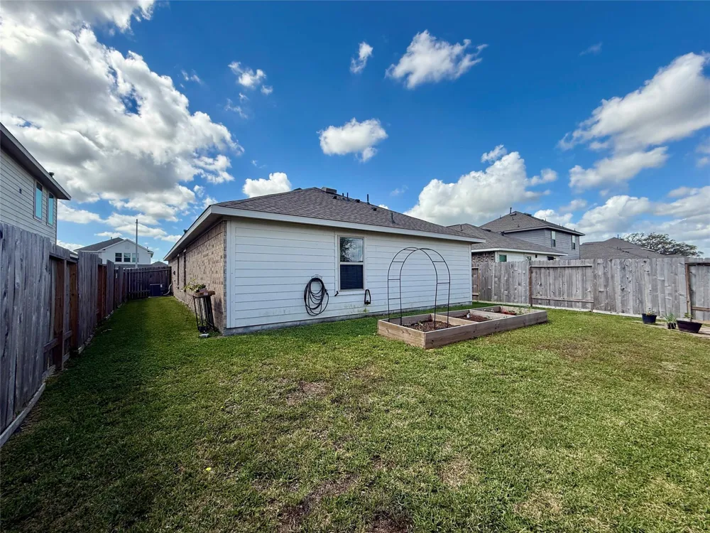 216 Bennett Loop Angleton, TX 77515