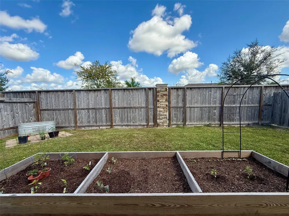 216 Bennett Loop Angleton, TX 77515