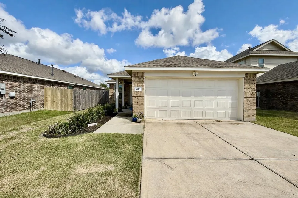216 Bennett Loop Angleton, TX 77515
