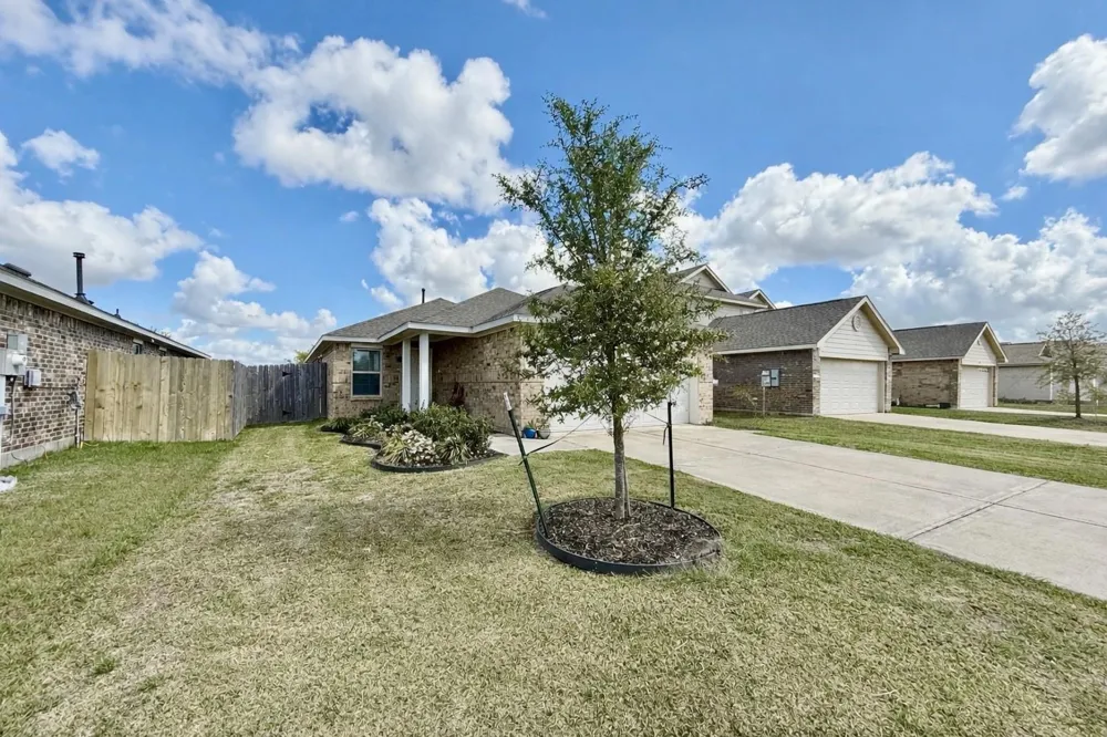 216 Bennett Loop Angleton, TX 77515