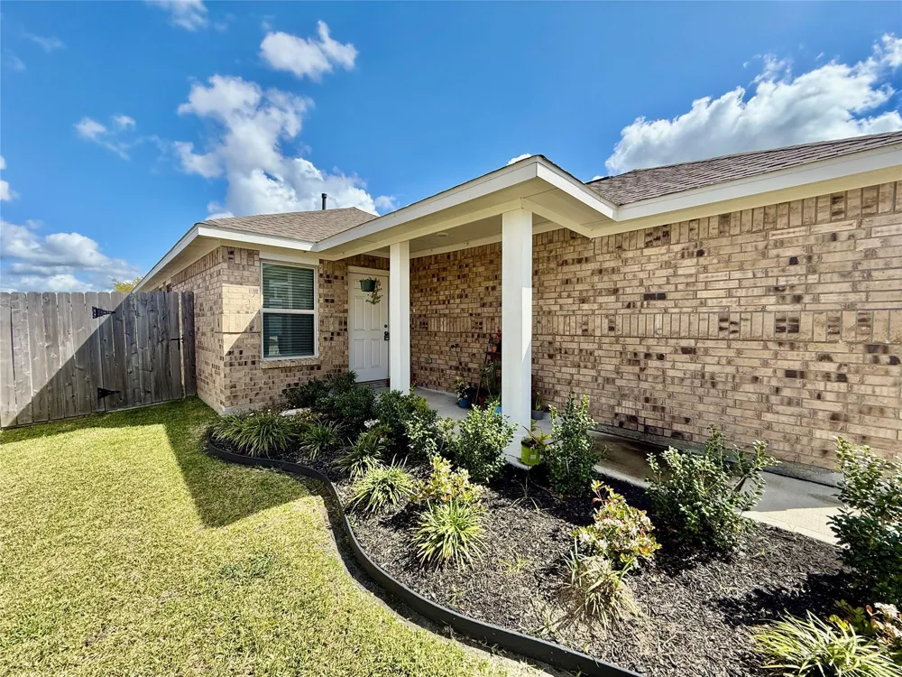 216 Bennett Loop Angleton, TX 77515
