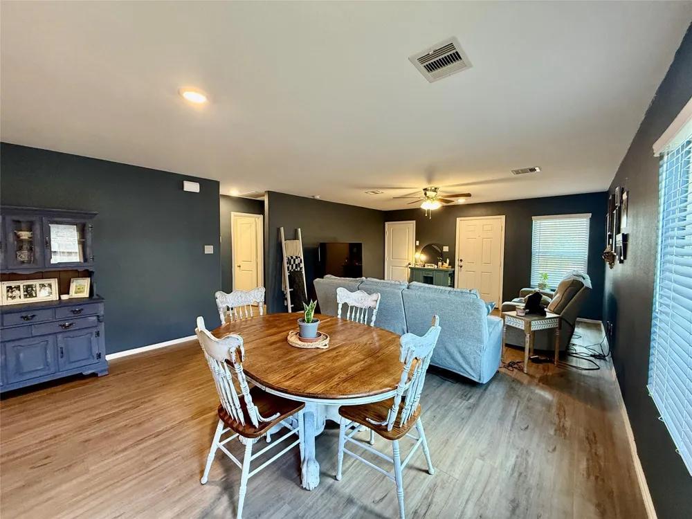 216 Bennett Loop Angleton, TX 77515
