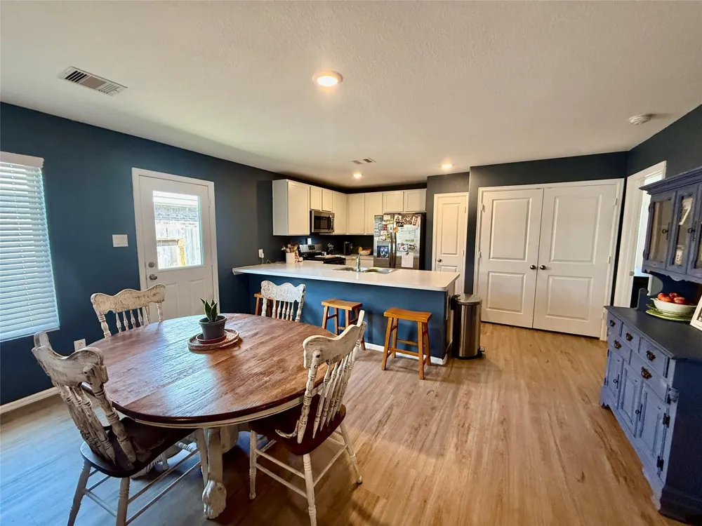 216 Bennett Loop Angleton, TX 77515