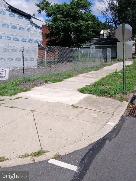 249 S OAK STREET Mount Carmel, PA 17851