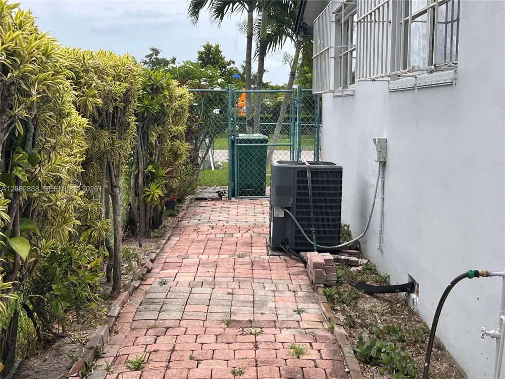 12510 W Golf Dr Miami, FL 33167