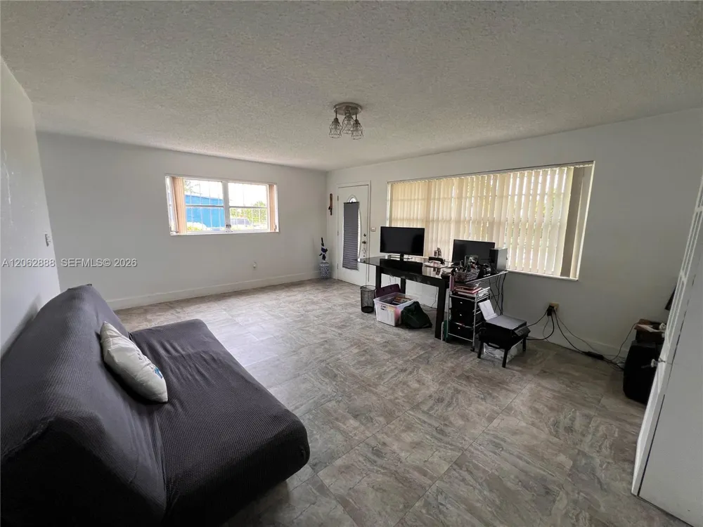 12510 W Golf Dr Miami, FL 33167