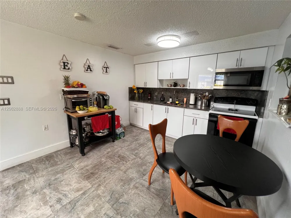 12510 W Golf Dr Miami, FL 33167