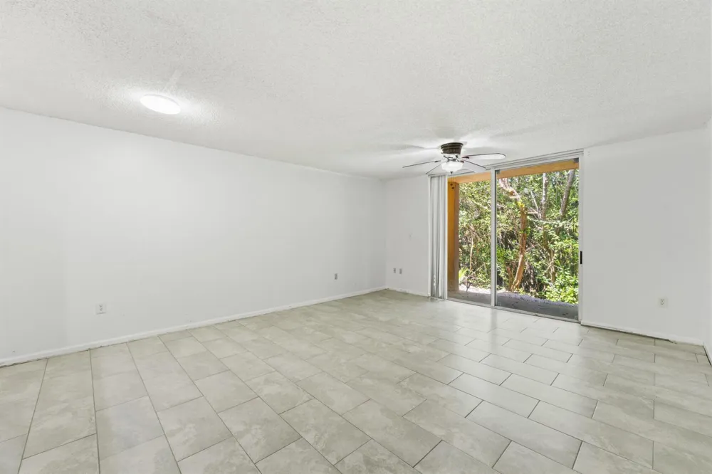 1100 Scotia Drive #102 Hypoluxo, FL 33462