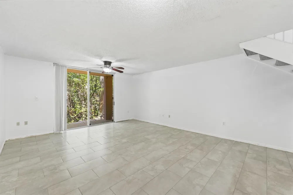 1100 Scotia Drive #102 Hypoluxo, FL 33462