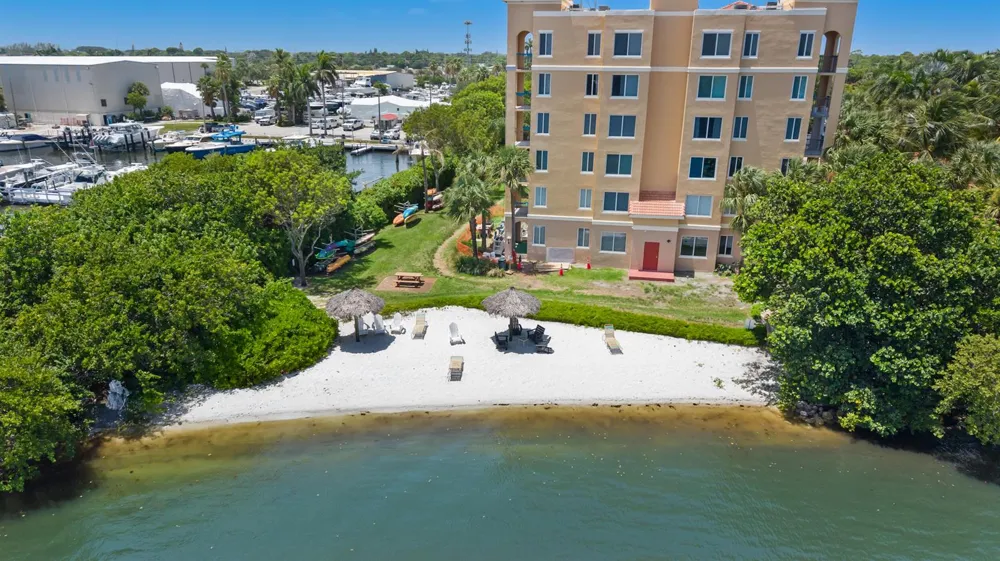 1100 Scotia Drive #102 Hypoluxo, FL 33462