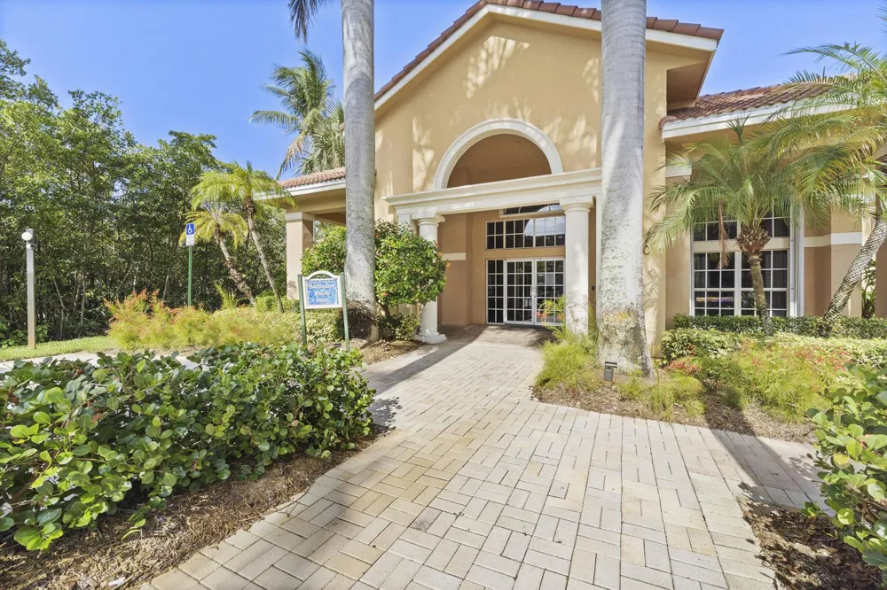 1100 Scotia Drive #102 Hypoluxo, FL 33462