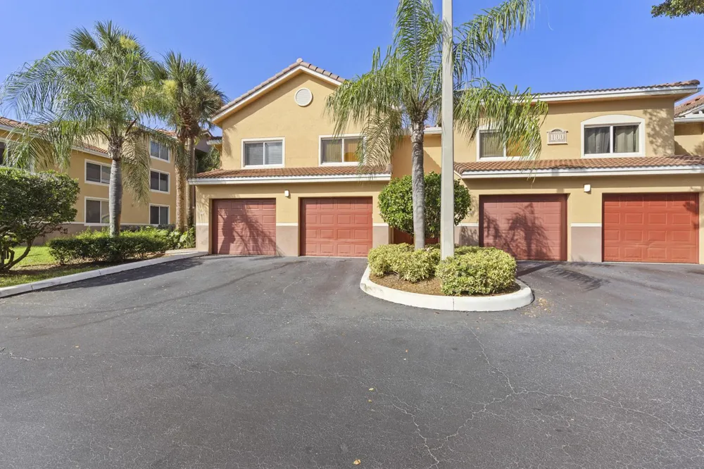 1100 Scotia Drive #102 Hypoluxo, FL 33462