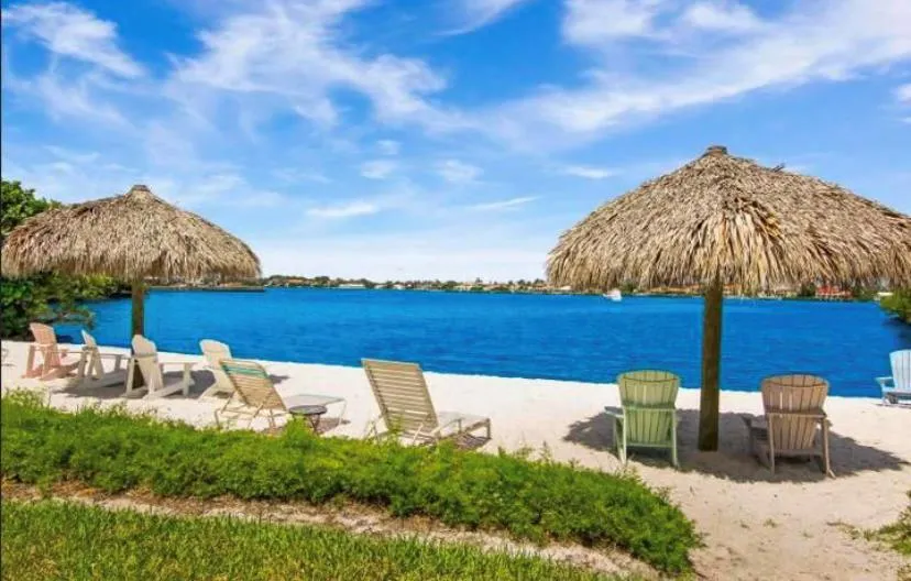 1100 Scotia Drive #102 Hypoluxo, FL 33462