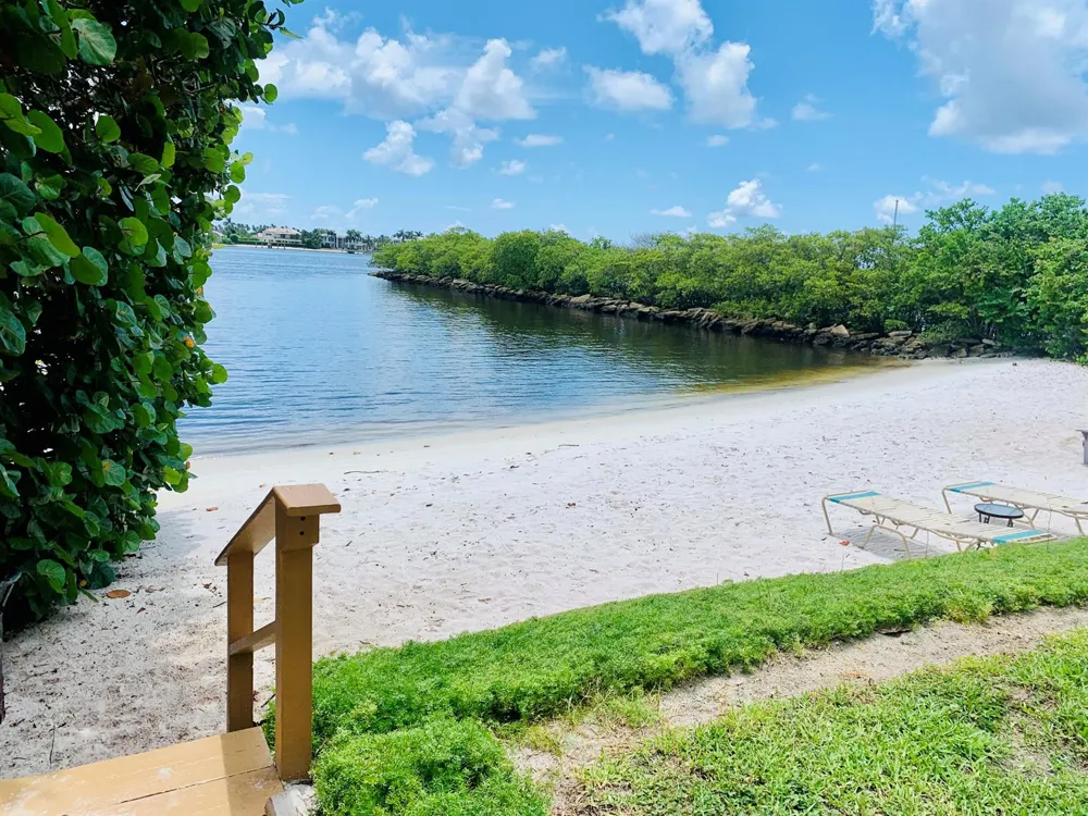 1100 Scotia Drive #102 Hypoluxo, FL 33462