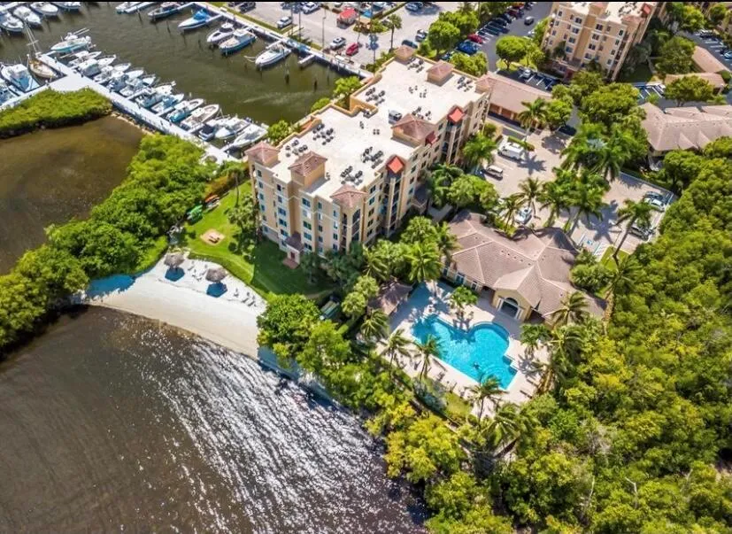 1100 Scotia Drive #102 Hypoluxo, FL 33462