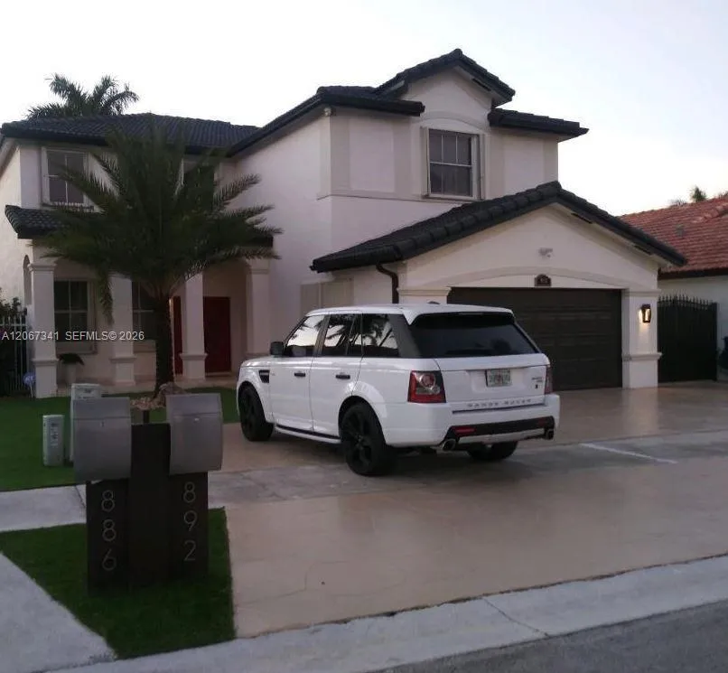 892 NW 131st Ave Miami, FL 33182