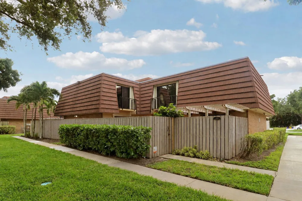 1901 19th Lane Palm Beach Gardens, FL 33418